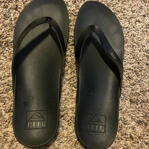 Reef cushion comfort flip flops- size 8